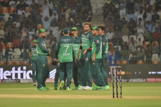 नेपालले गुमायो पाचौँ विकेट